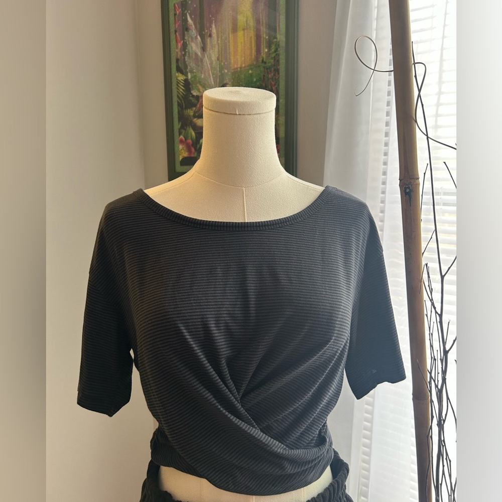 🖤🍑Express Black Short Sleeve Twist Tee
